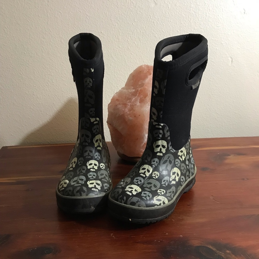 Boy Bogs 12 Skulls rain boots